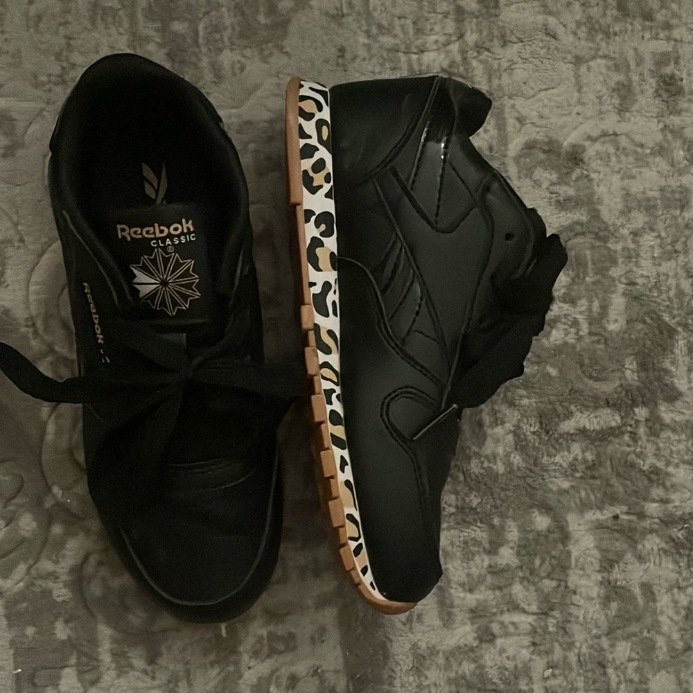 Girls Reebok tennis shoes